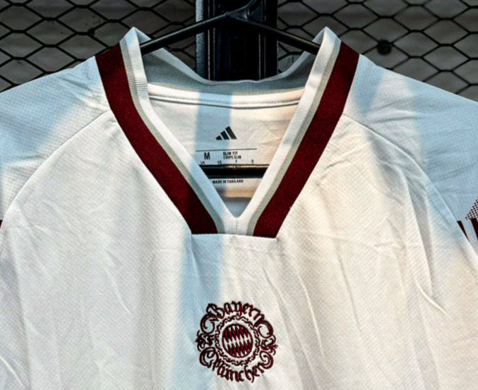 Camisa Bayern de Munique Retrô 2024 – Edição Especial Branca e Bordô – Premium Tailandesa